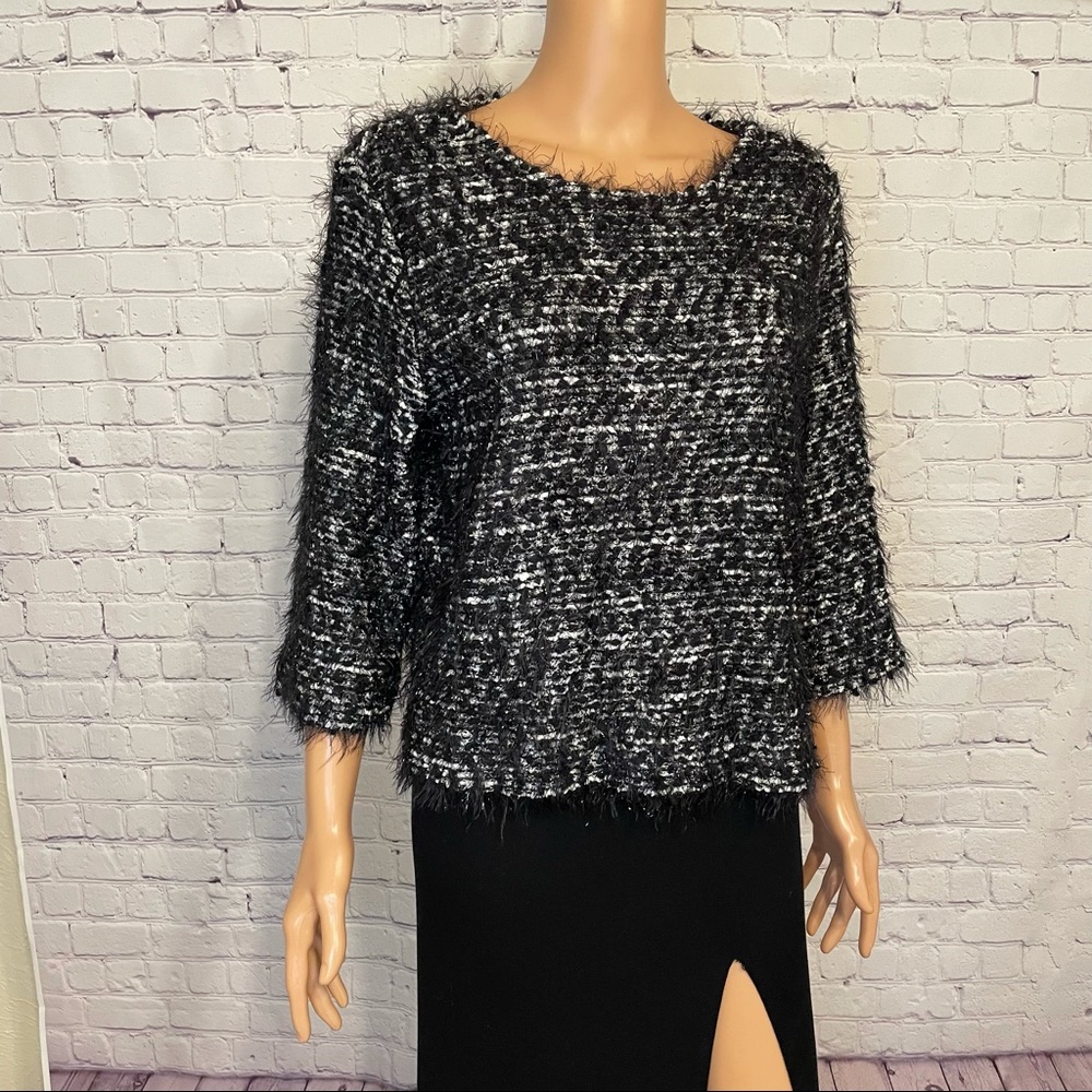 Vince camuto Extremely soft black and white mid-sleeve  sweater size medium - Picture 2 of 13